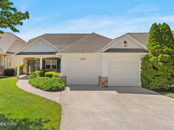 1049 Rarity Bay Pkwy, Vonore, TN 37885
