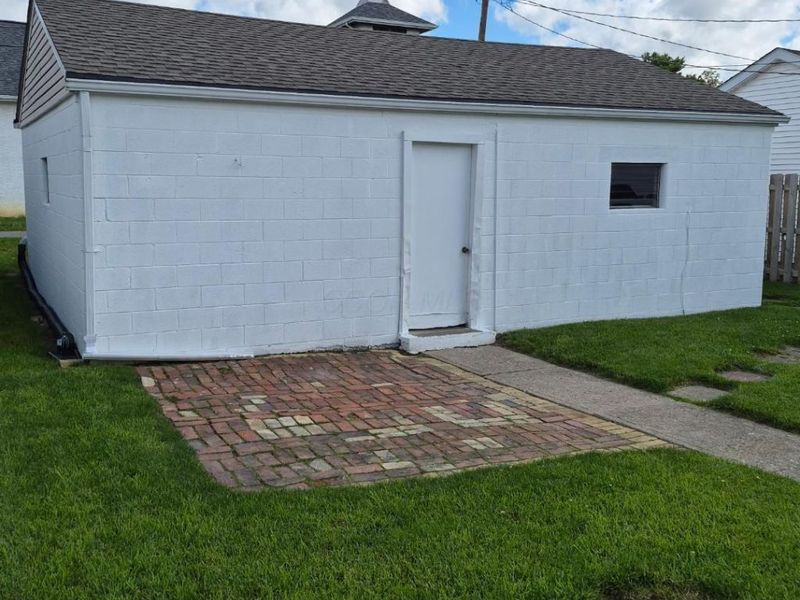 2474 Valleyview Drive, Columbus, OH 43204 Photo 3