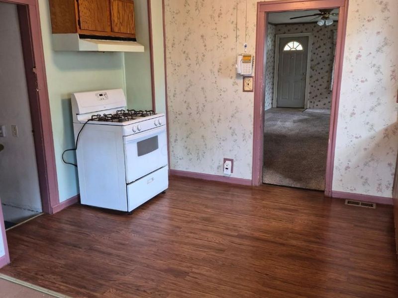 2474 Valleyview Drive, Columbus, OH 43204 Photo 7