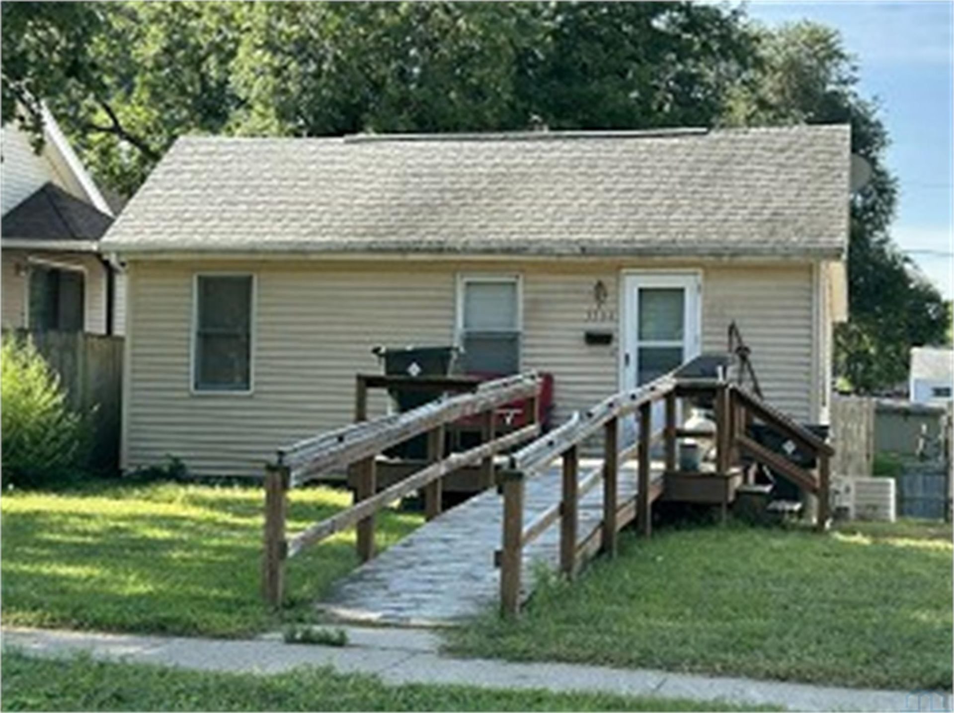 3304 7th Ave, Sioux City, IA 51106 Main Photo