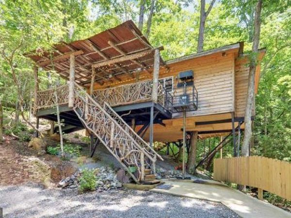 605 White Street, Hiawassee, GA 30546