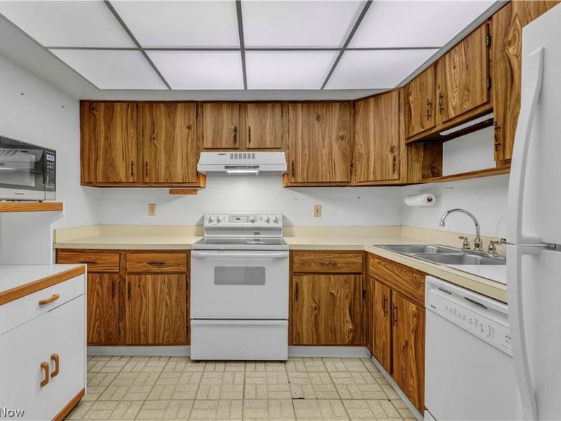 22954 Maple Ridge Road , Unit 202B, North Olmsted, OH 44070 Photo 11