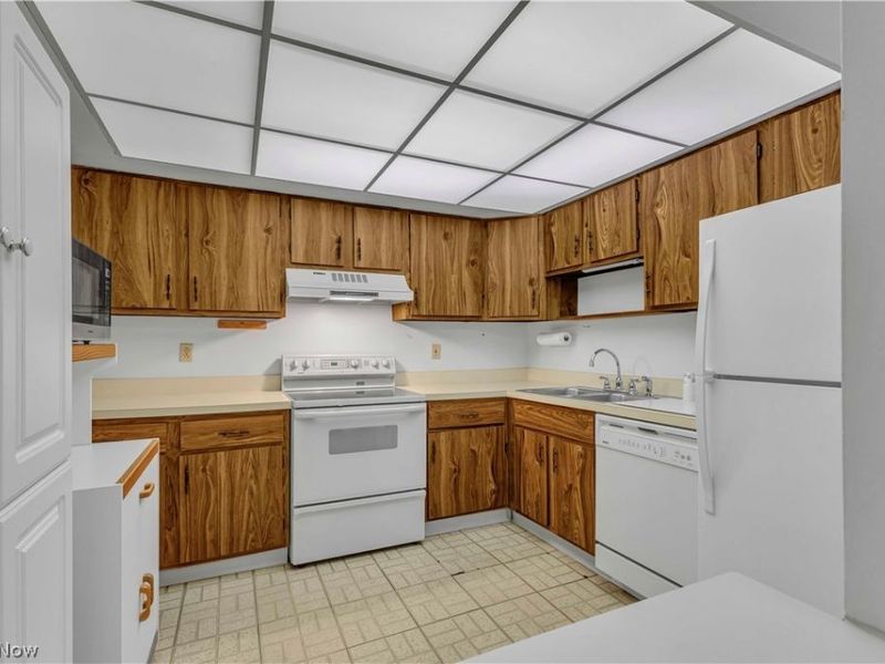 22954 Maple Ridge Road , Unit 202B, North Olmsted, OH 44070 Photo 13