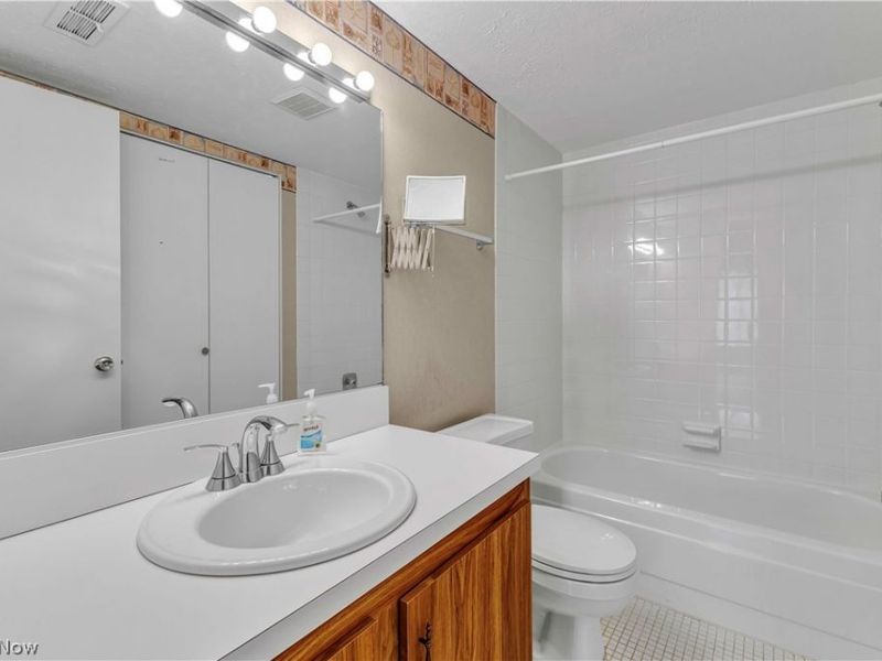 22954 Maple Ridge Road , Unit 202B, North Olmsted, OH 44070 Photo 29
