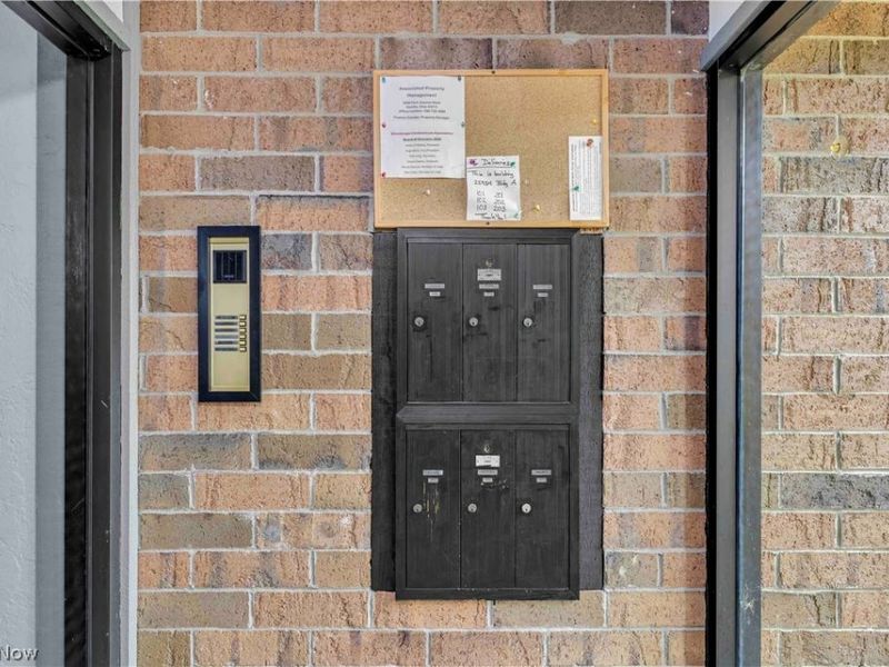 22954 Maple Ridge Road , Unit 202B, North Olmsted, OH 44070 Photo 4