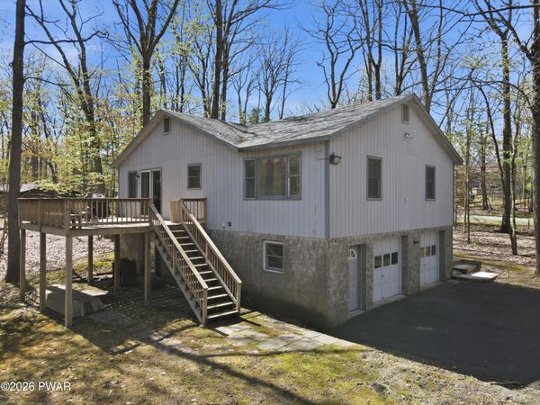 150 Yacht Club Drive , Greentown, PA 18426