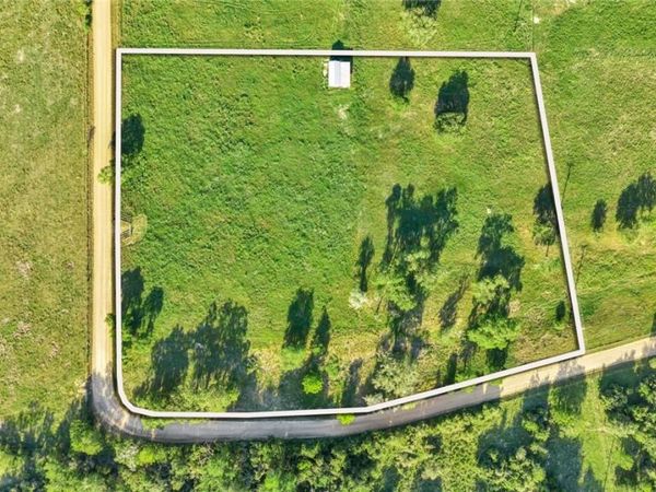 1007 County Road 380 , Hallettsville, TX 77964