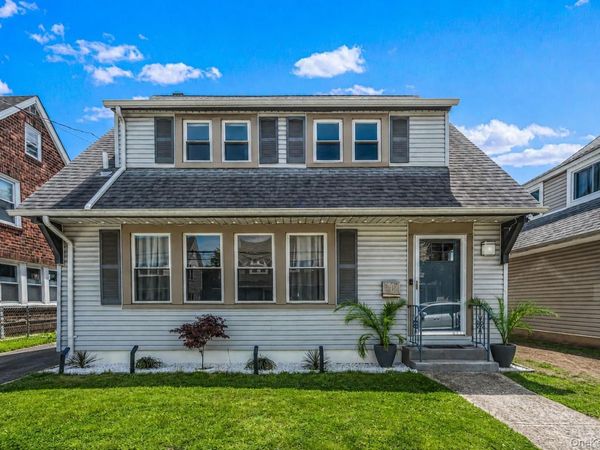 22 Prospect Street , Williston Park, NY 11596