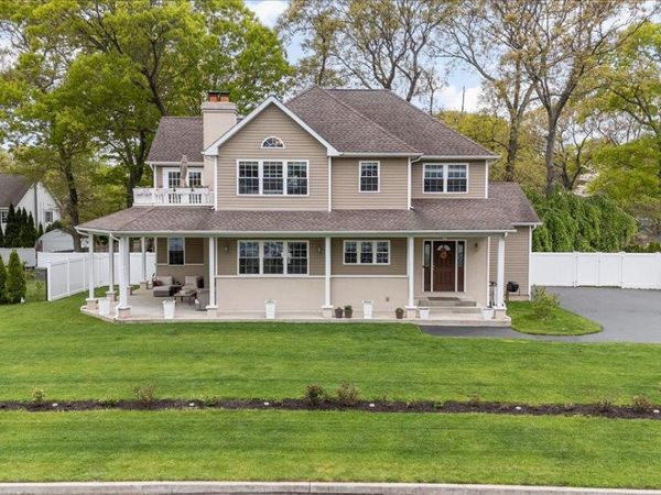 8 Manhattan Avenue , Centereach, NY 11720