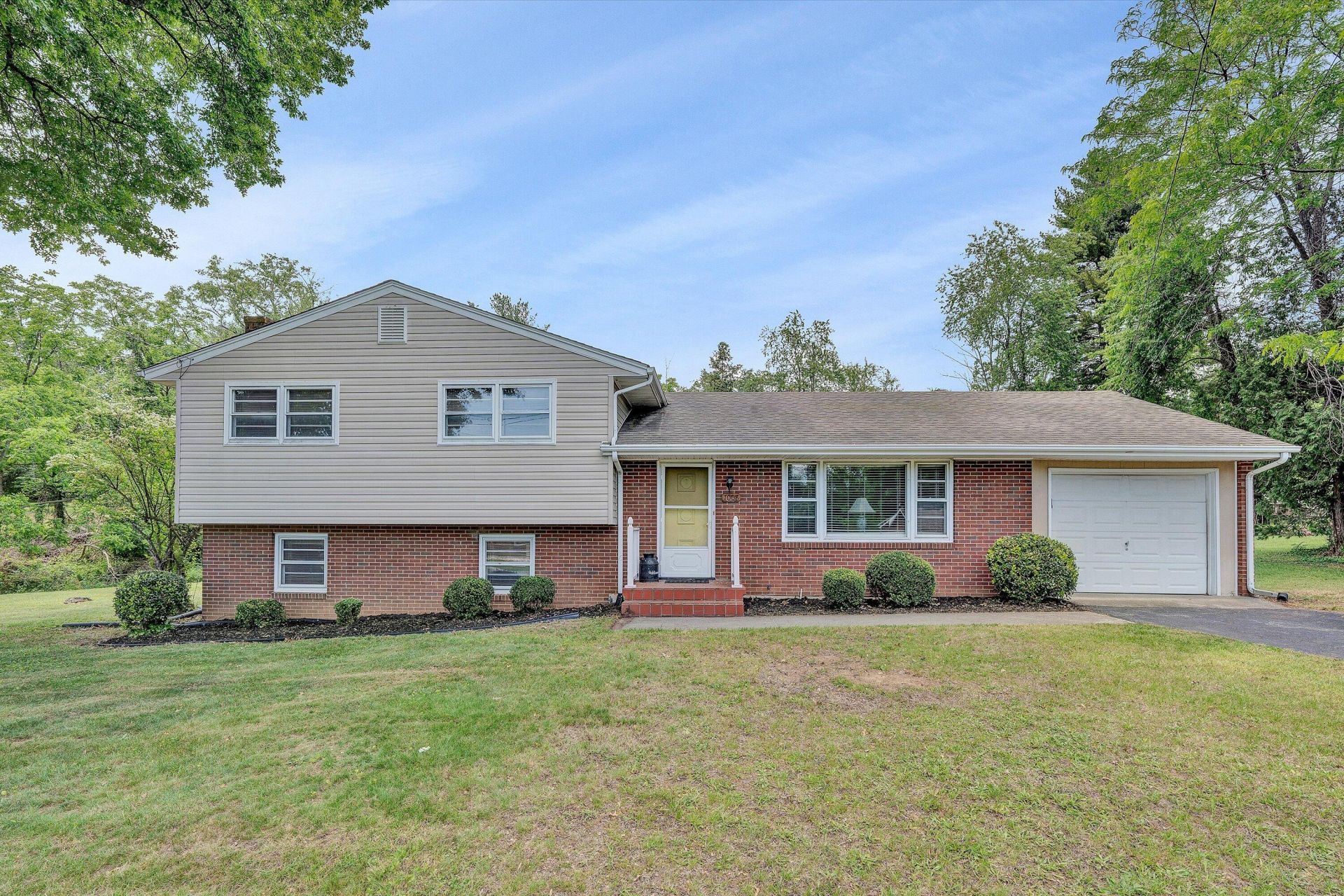 7008 Goff Rd, Roanoke, VA 24019 Main Photo