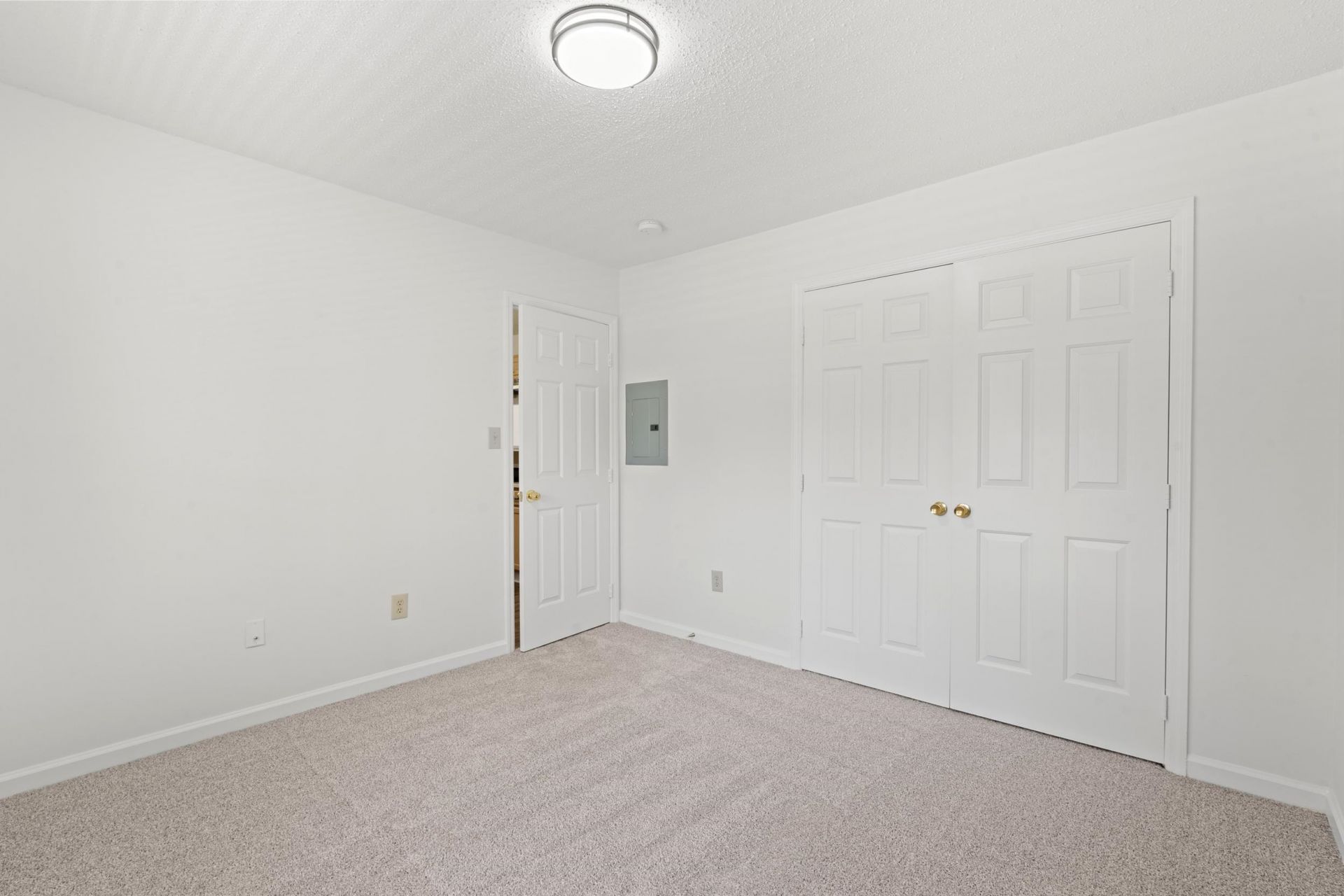 4251 Villas Dr.  Photo 10