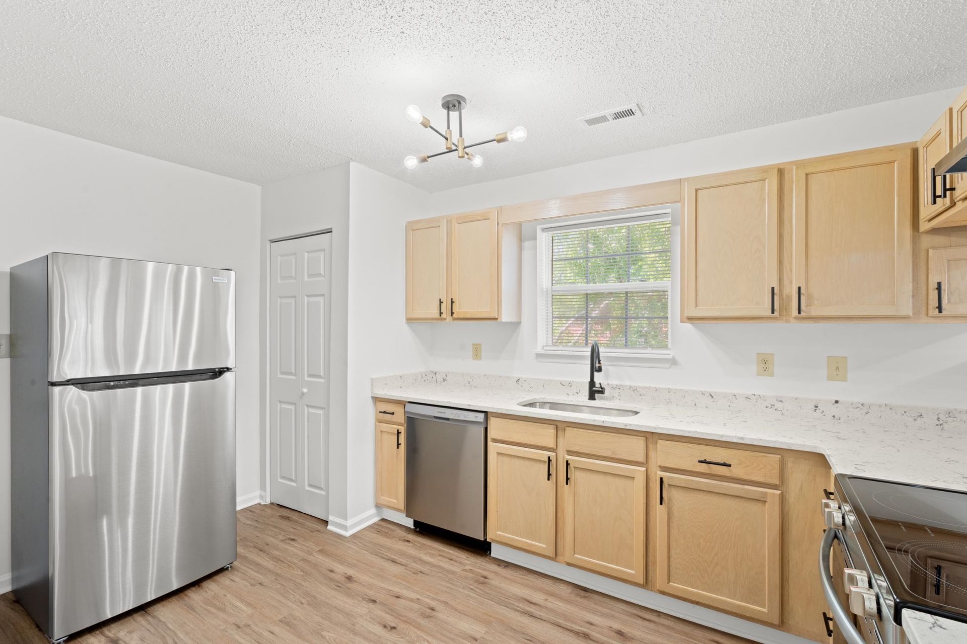 4251 Villas Dr.  Photo 8
