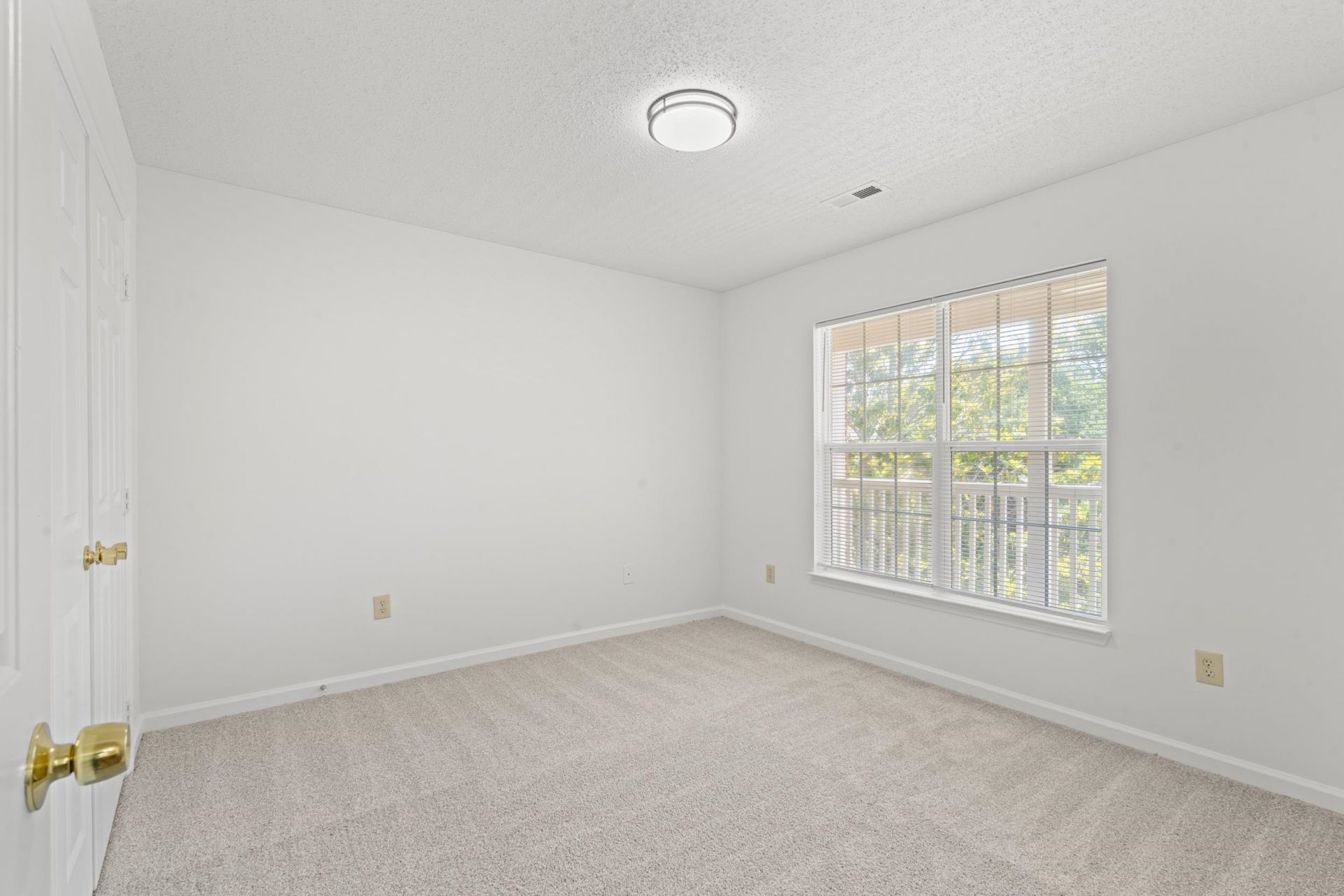 4251 Villas Dr.  Photo 9