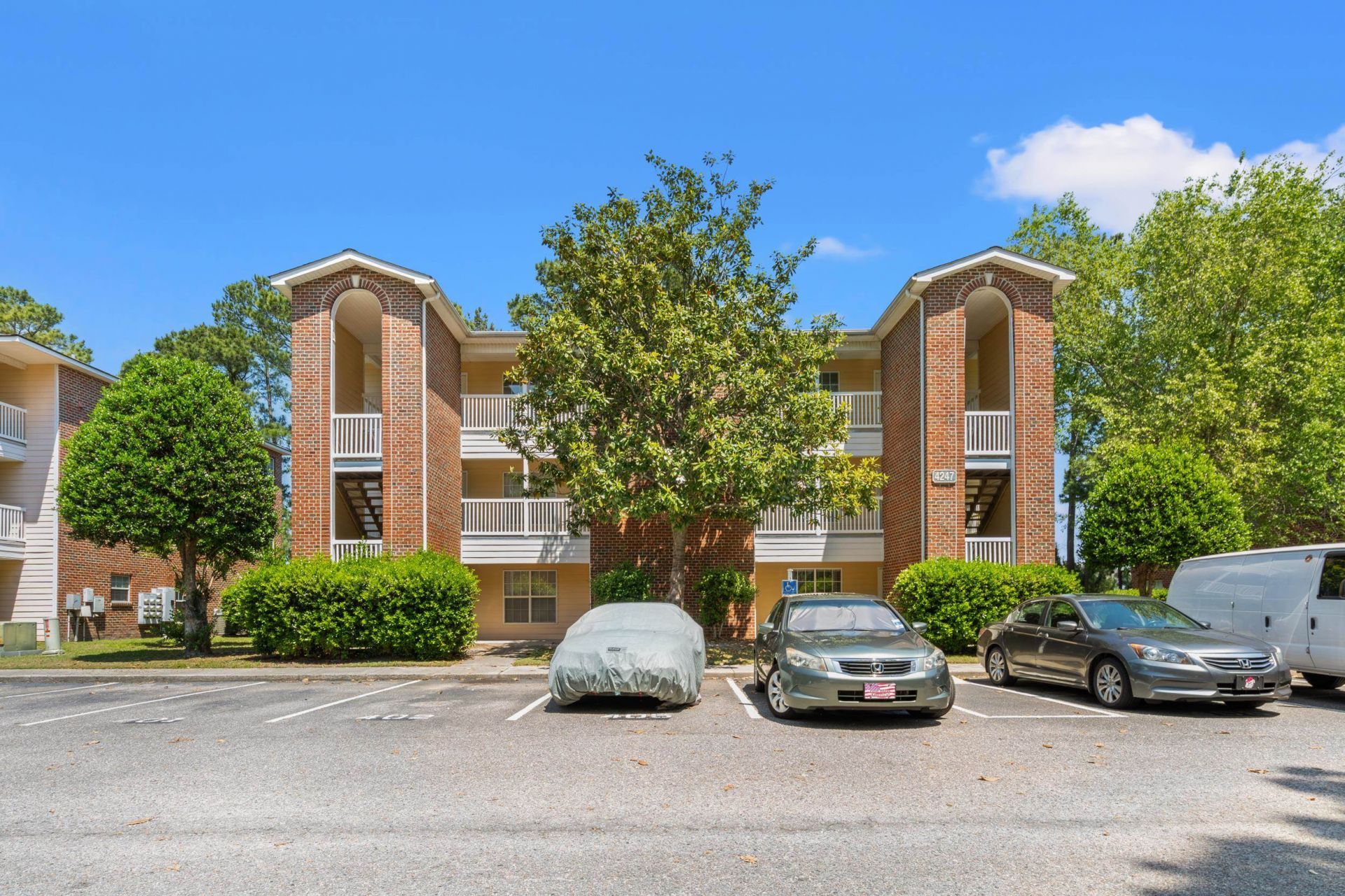 4247 Villas Dr.  Photo 4