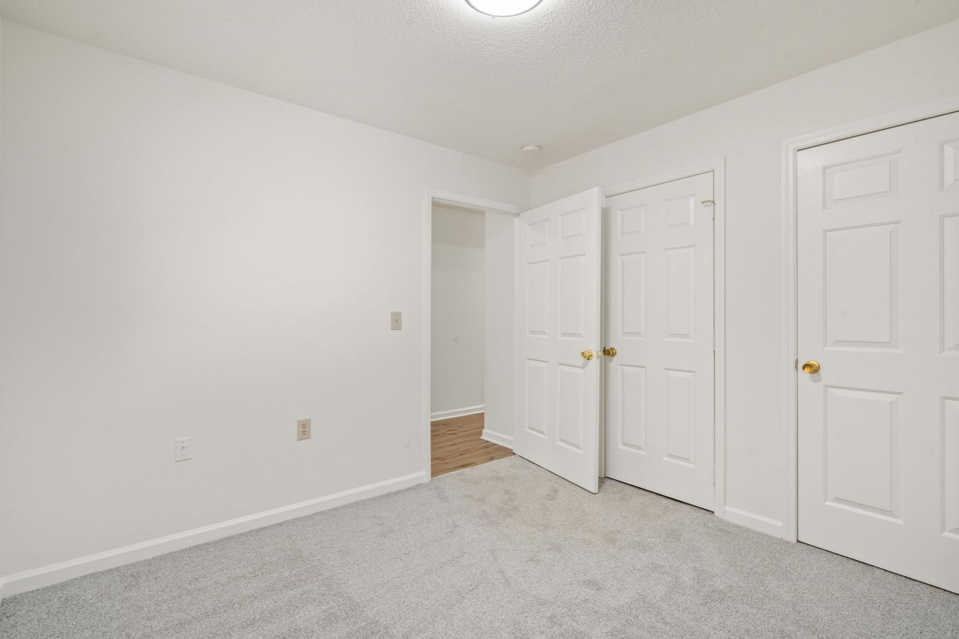 4247 Villas Dr.  Photo 9