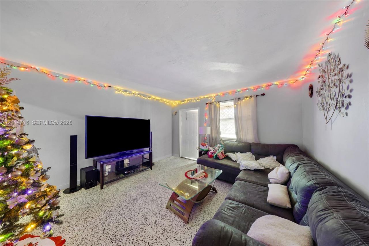 3126 NW 28th St , Miami, FL 33142 Photo
