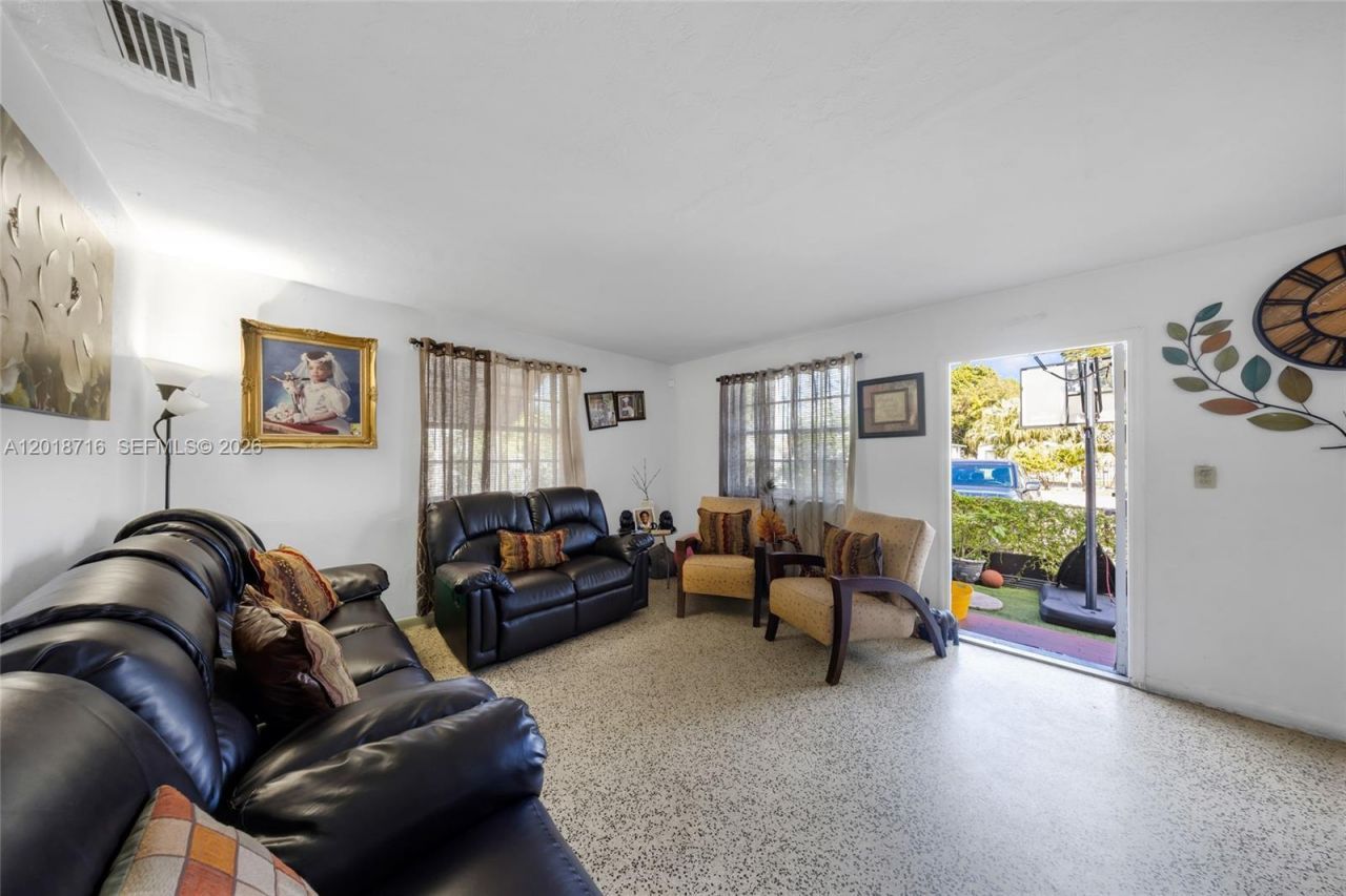 3126 NW 28th St , Miami, FL 33142 Photo