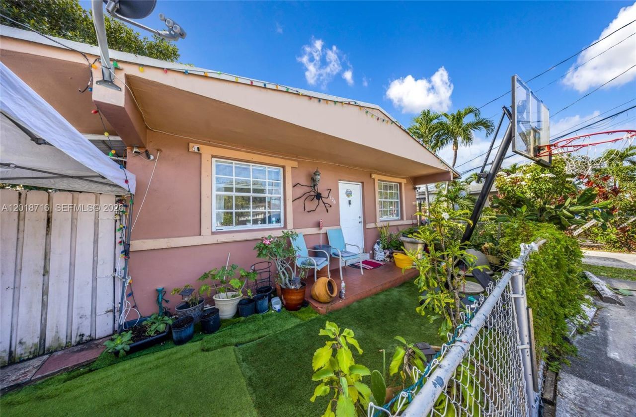 3126 NW 28th St , Miami, FL 33142 Photo