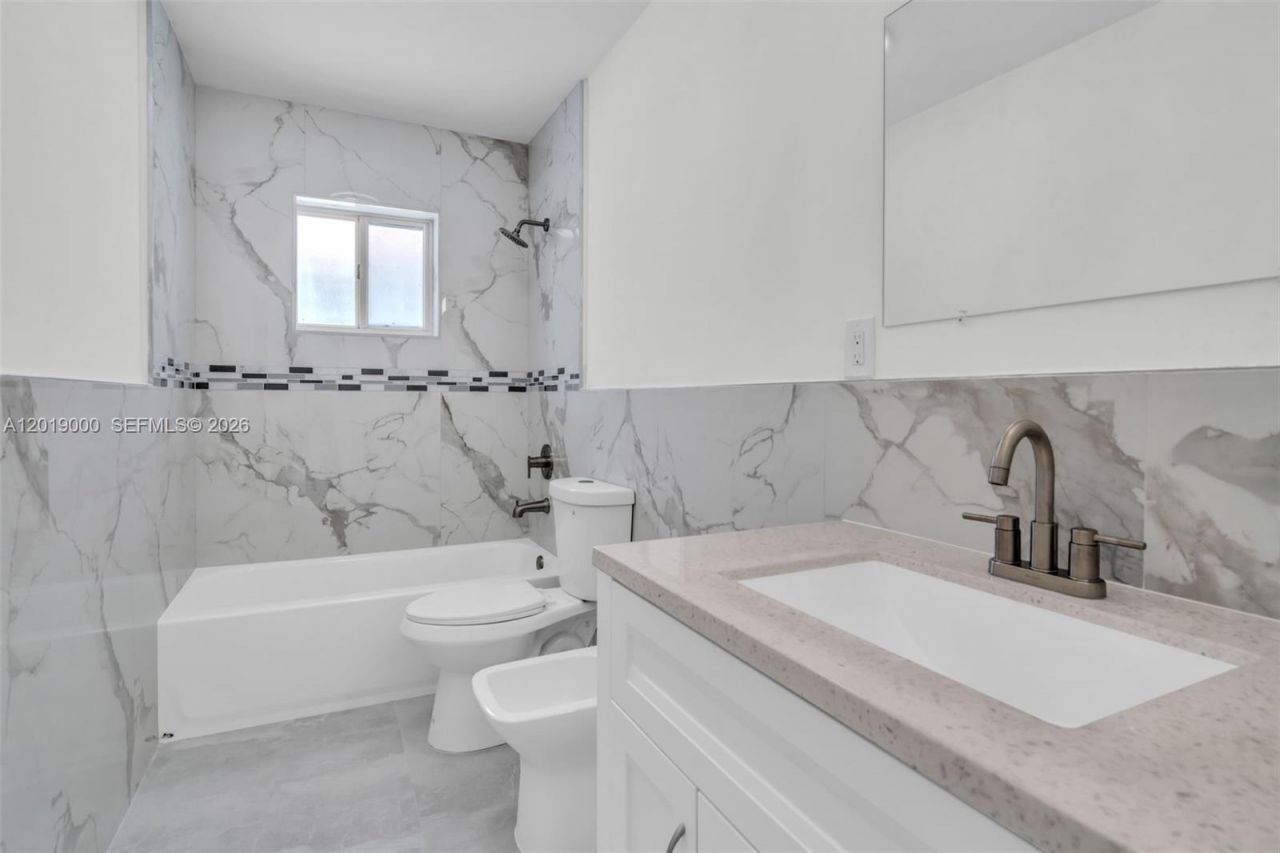10101 W Okeechobee Rd , Unit 16202, Hialeah Gardens, FL 33016 Photo