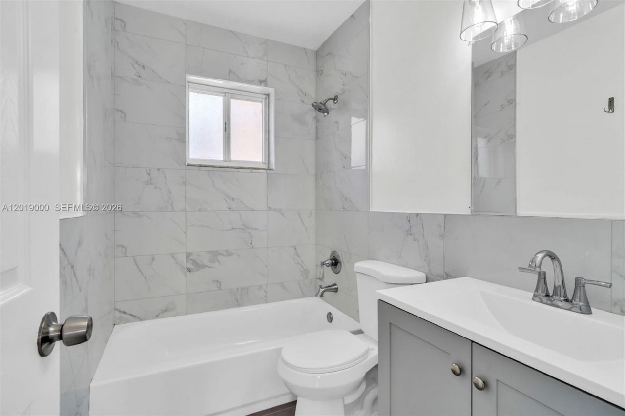 10101 W Okeechobee Rd , Unit 16202, Hialeah Gardens, FL 33016 Photo