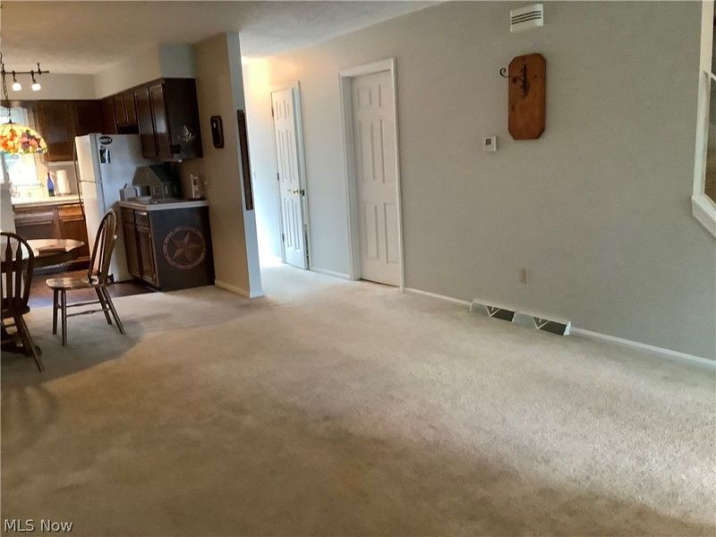 1250 S Sawburg Avenue, Alliance, OH 44601 Photo 6
