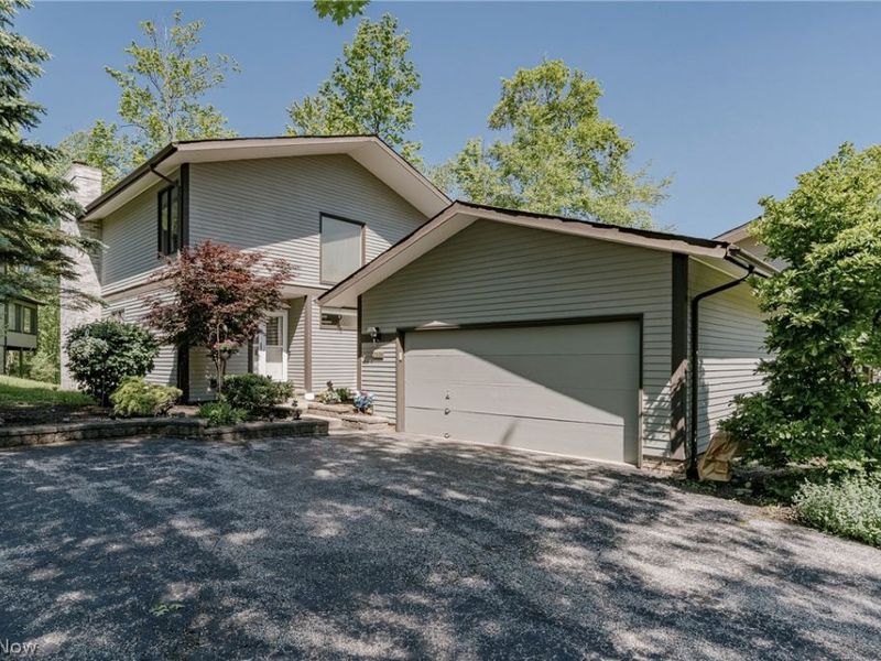 6919 Woodwalk Drive, Unit 38, Brecksville, OH 44141 Photo 2