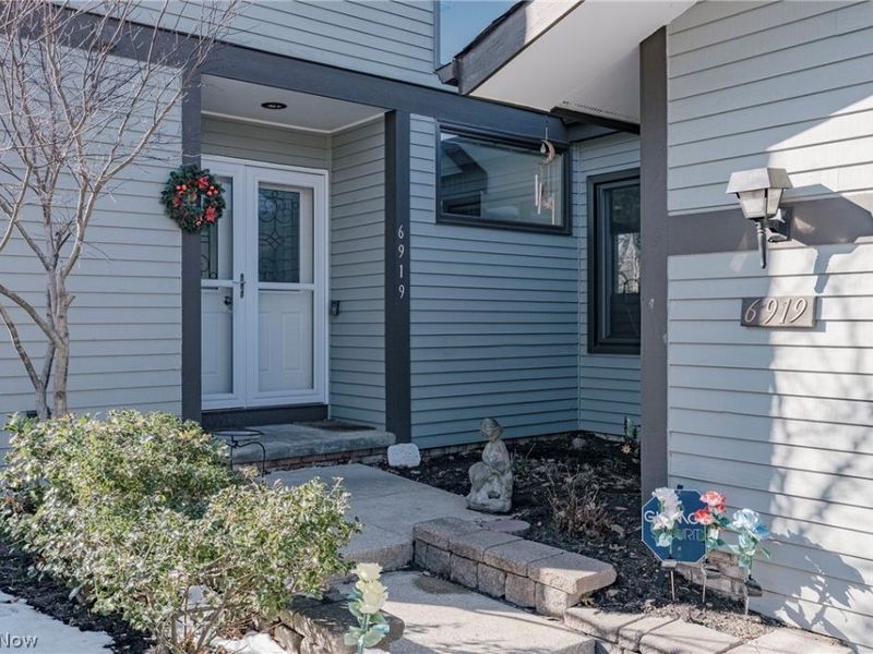 6919 Woodwalk Drive, Unit 38, Brecksville, OH 44141 Photo 2