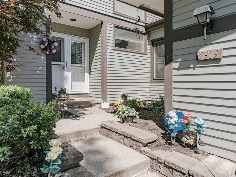 6919 Woodwalk Drive, Unit 38, Brecksville, OH 44141 Photo 3