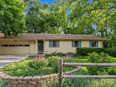 5462 King Street , Omaha, NE 68152