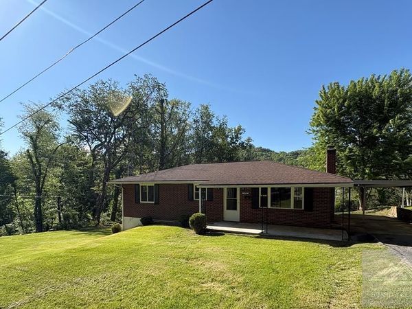 1938 Kimball Av, Bluefield, VA 24605