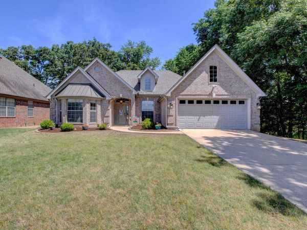 15 Michele Court, Maumelle, AR 72113