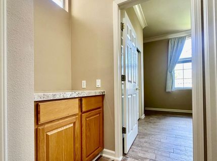 7026 Lost Lake Ln, Roseville, CA 95747 Photo
