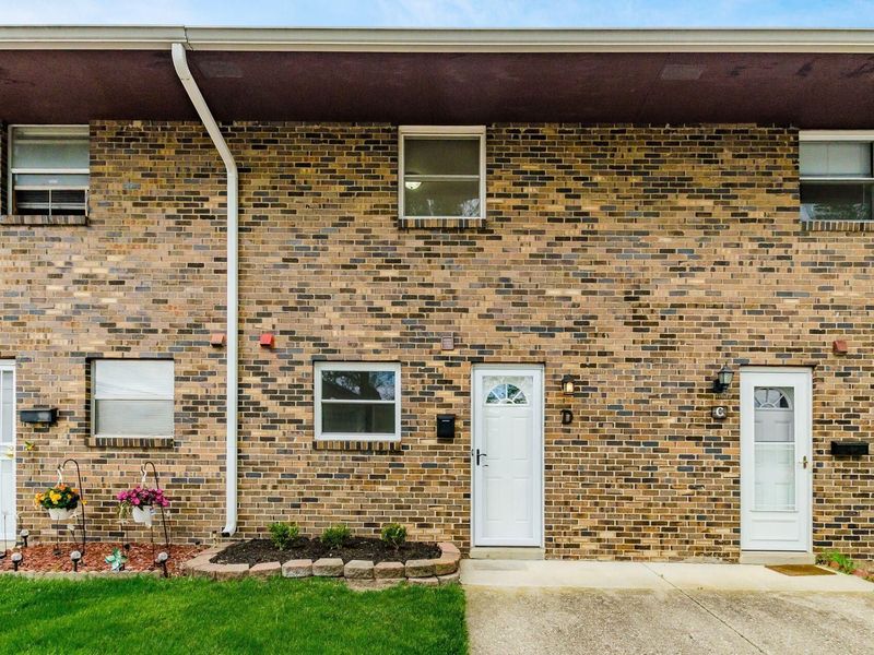 1308 Woodbrook Lane , Unit D, Columbus, OH 43223 Photo 1