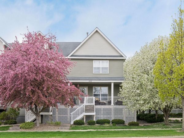 2898 Clover Ridge Drive, Chaska, MN 55318