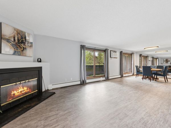 3440 Golfview Drive, Unit 121, Eagan, MN 55123
