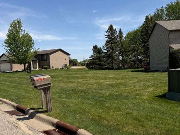 264 Eagle Lane , Zumbrota, MN 55992