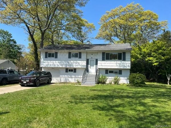 32 vautrin Avenue , Holtsville, NY 11742