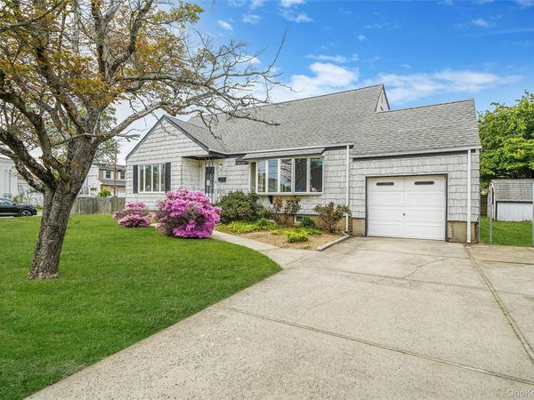 75 Barnum Street , West Babylon, NY 11704