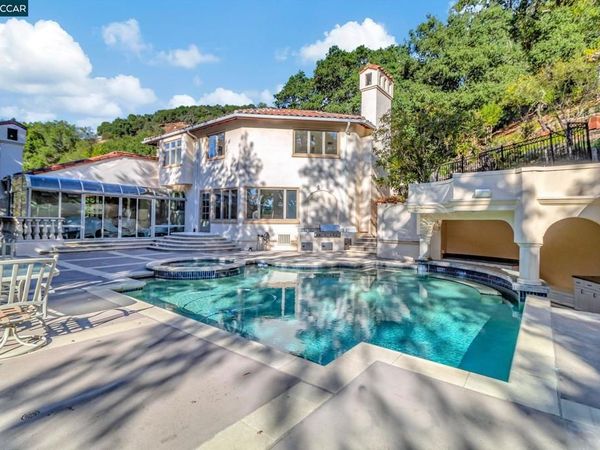 74 Yarrow Valley Ln, Orinda, CA 94563