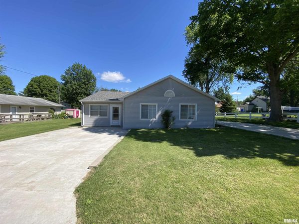 35 W BEECH Street, Canton, IL 61520