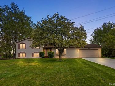 1081 Eagle Nest Drive, Oakland Twp, MI 48306