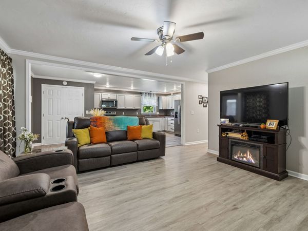 8181 Cedar Grove Rd, Big Sandy, TN 38221