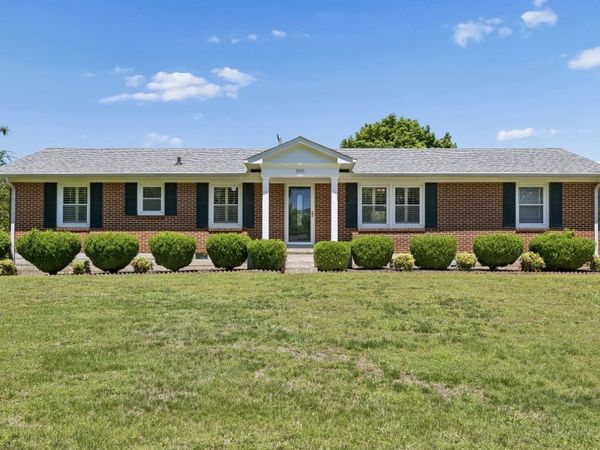 300 Woods Dr , Columbia, TN 38401