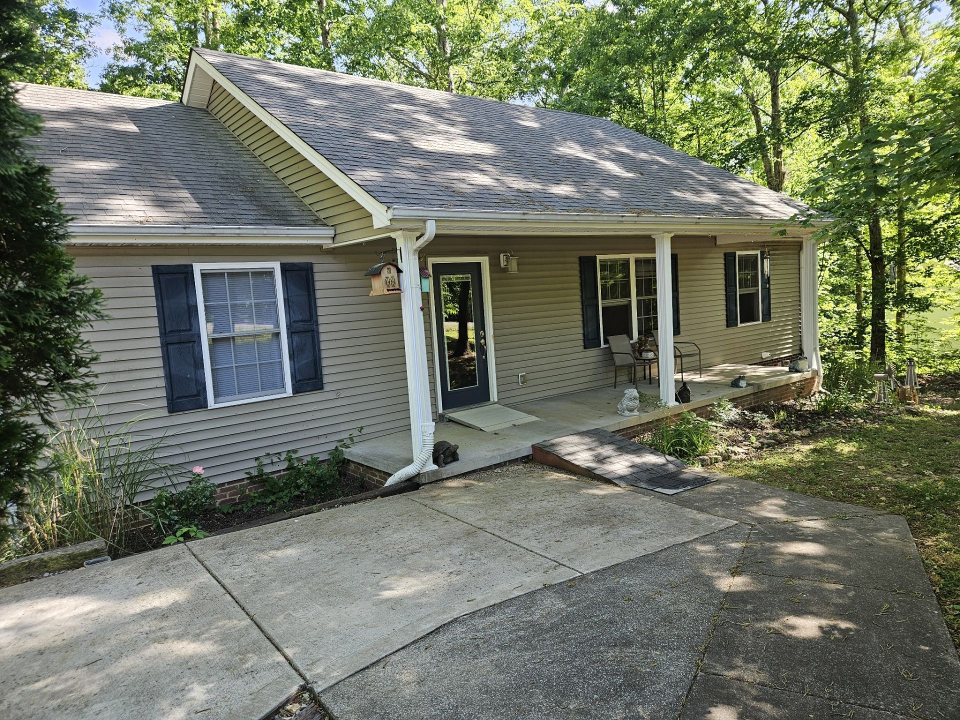 117 W Dell Rd, Dickson, TN 37055 Main Photo