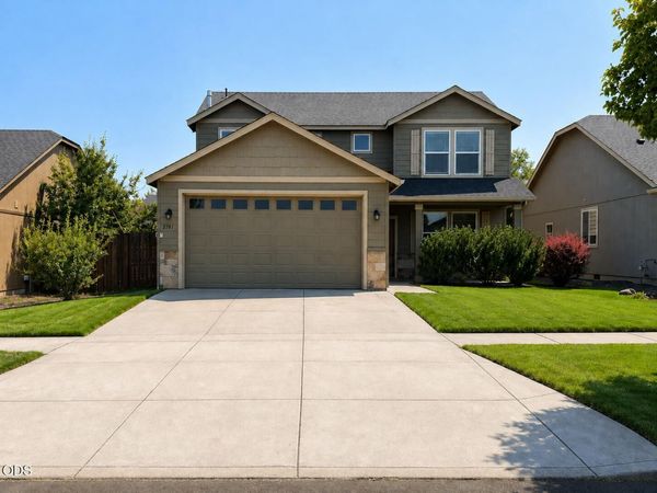 2781 NE Spring Water Place, Bend, OR 97701