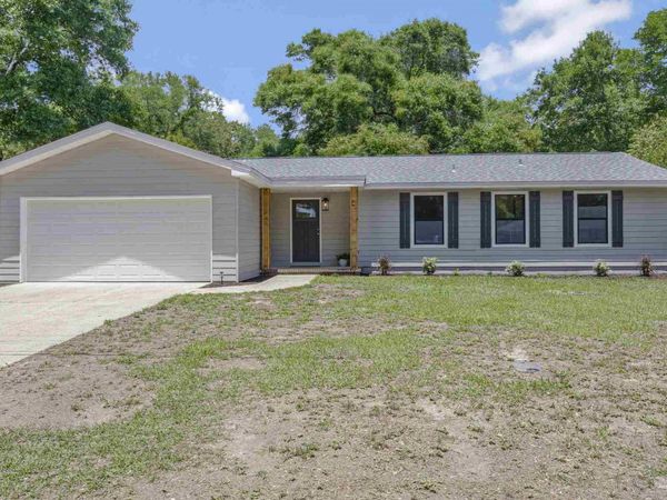 5141 Westport Dr, Milton, FL 32571