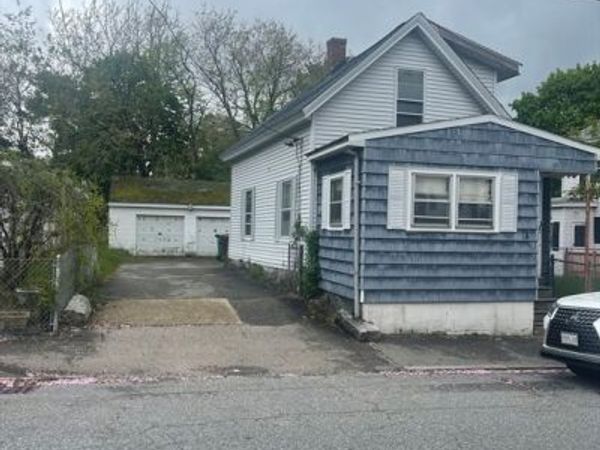 80 Manchester St, Lowell, MA 01852