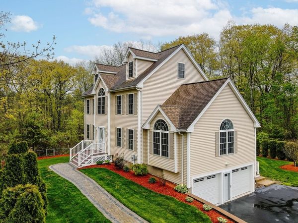 21 Colonial Farm Rd, Haverhill, MA 01832