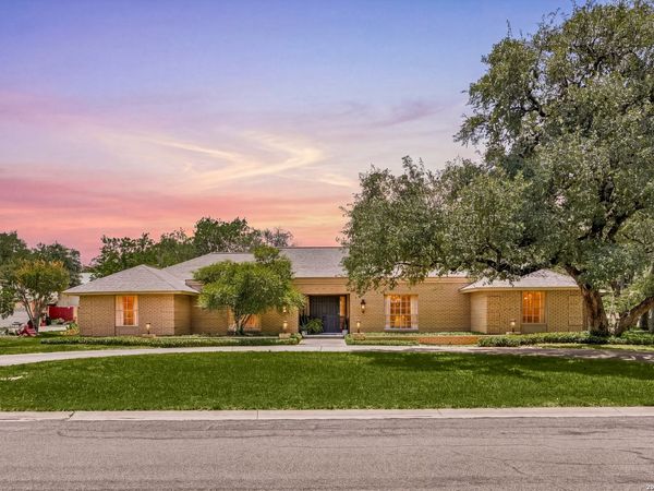 200 Sir Arthur Ct, Castle Hills, TX 78213