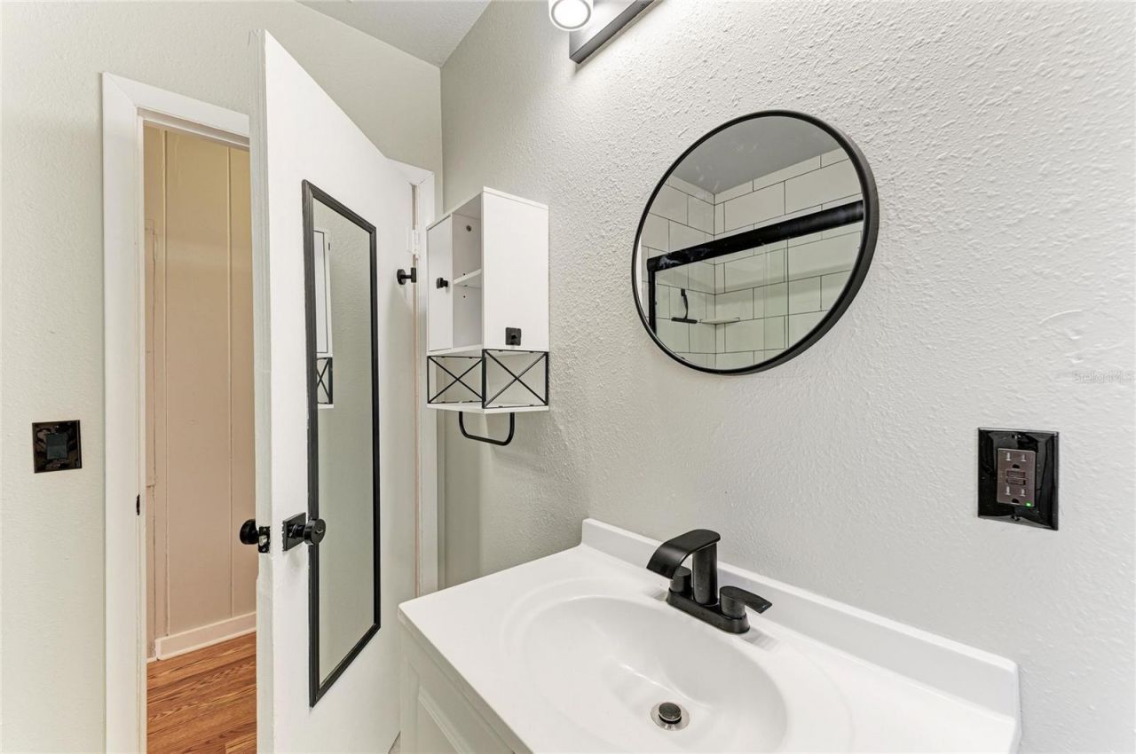 939 N Lockwood Ridge Road, Sarasota, FL 34237 Photo